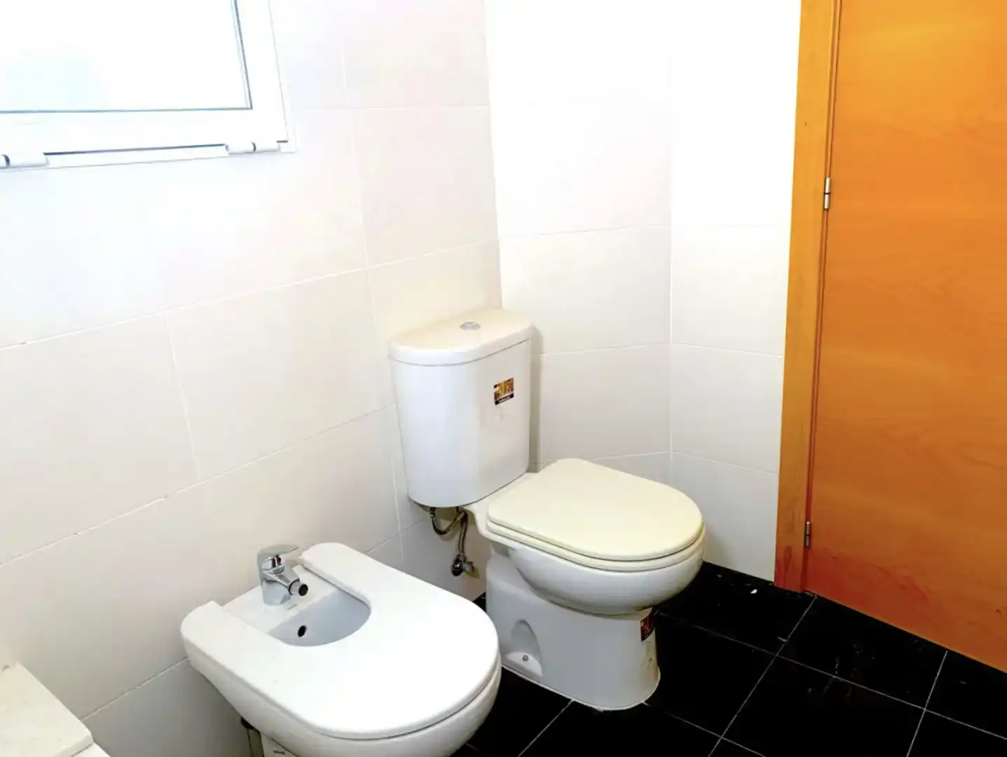 Bany de Pis en venda en Ador amb Aire condicionat i Balcó