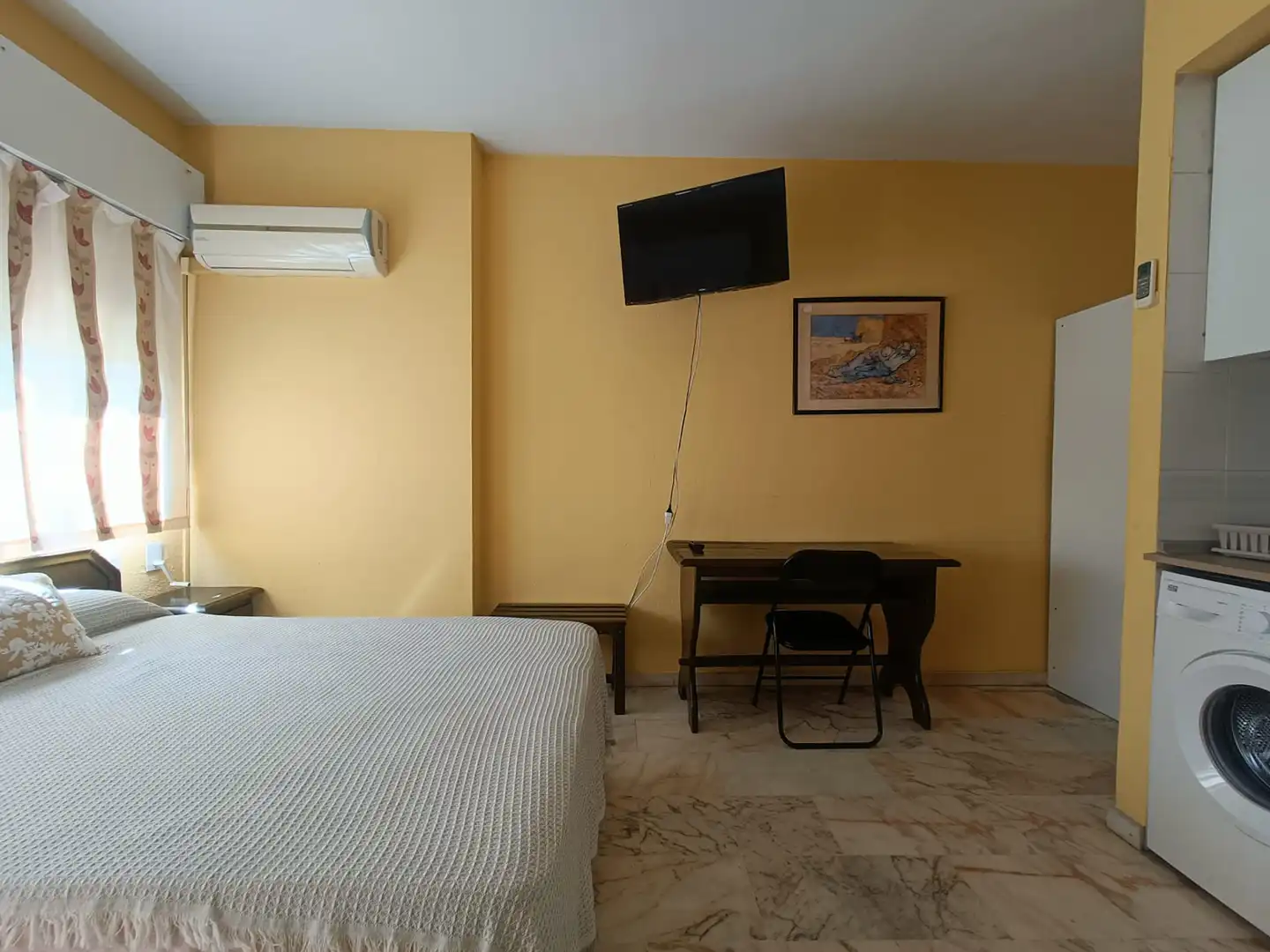 Schlafzimmer von Wohnung zur Miete in Sevilla mit Klimaanlage, Heizung und Möbliert