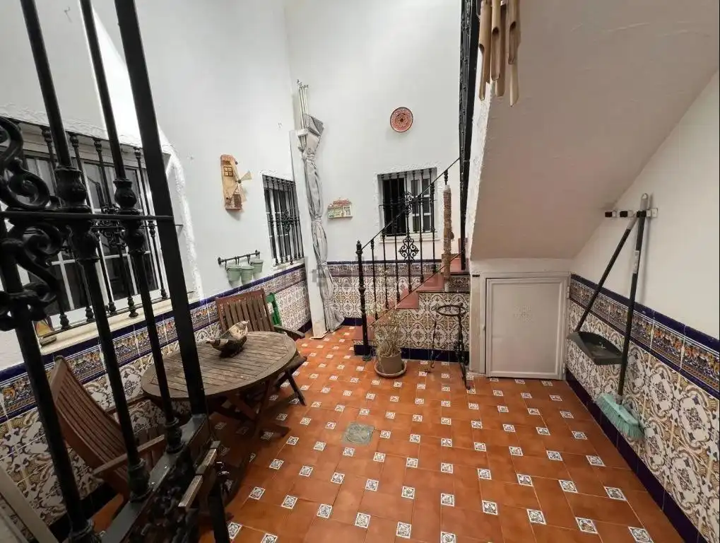 Houses for sale in Utrera  with Terrace, Storage room and Furnished