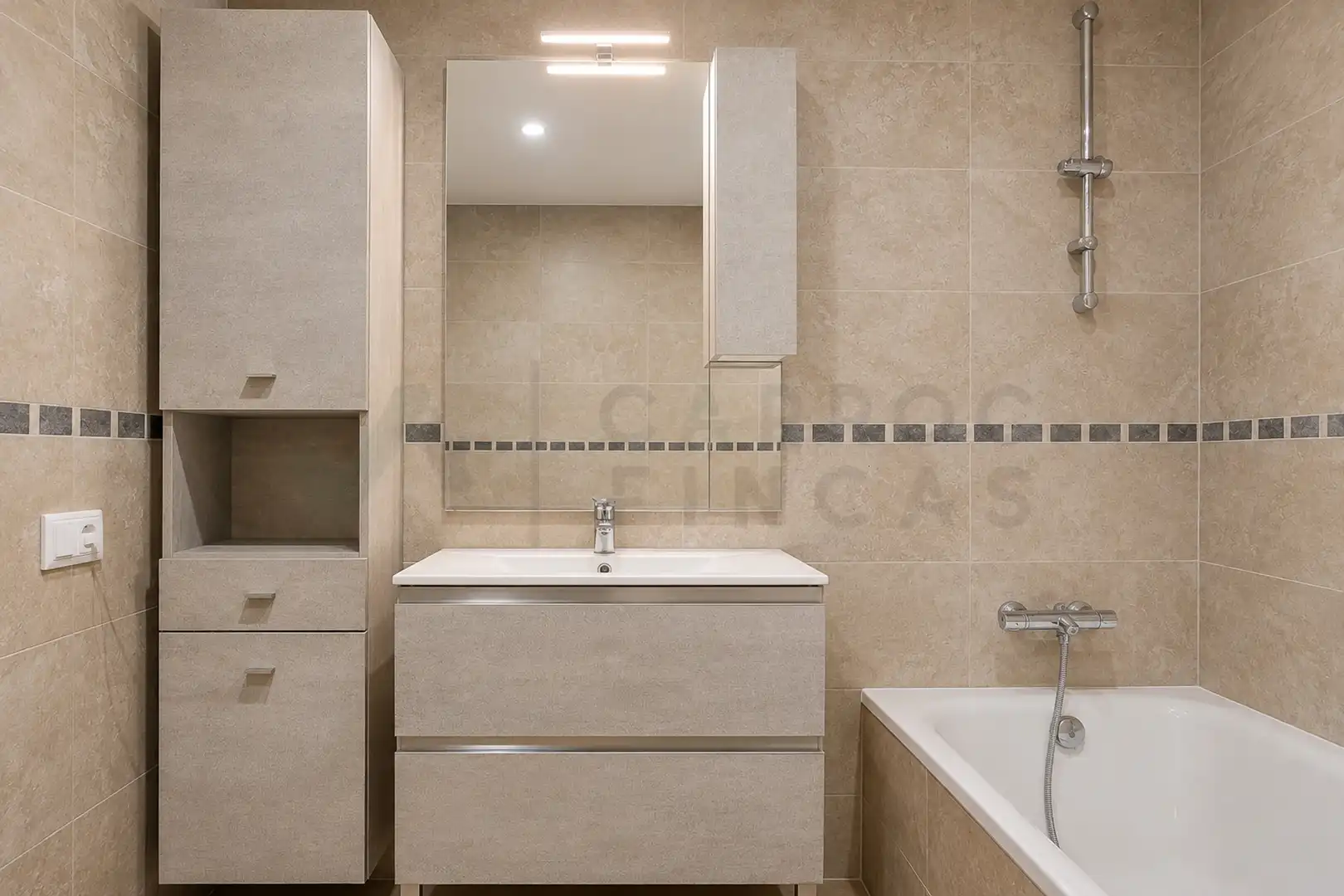 Badezimmer von Haus oder Chalet zum Verkauf in Vallgorguina mit Heizung, Privatgarten und Ofen