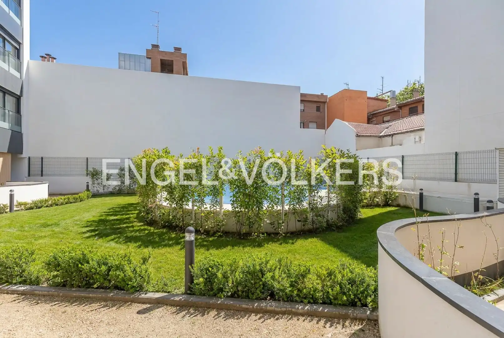 Terrassa de Àtic de lloguer en Madrid amb Aire condicionat, Calefacció i Jardí privat