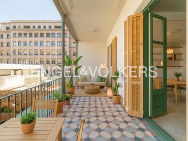 Piso con balcón en venta en Eixample