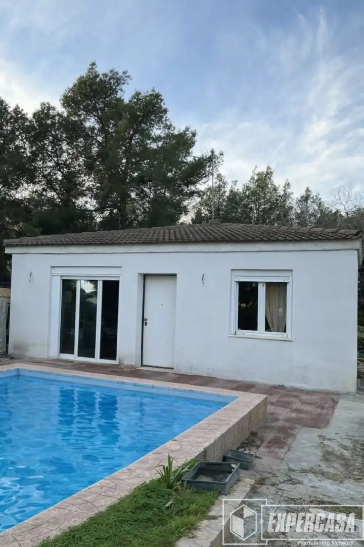 Vista exterior de Casa o chalet en venta en Olocau con Calefacción, Terraza y Piscina
