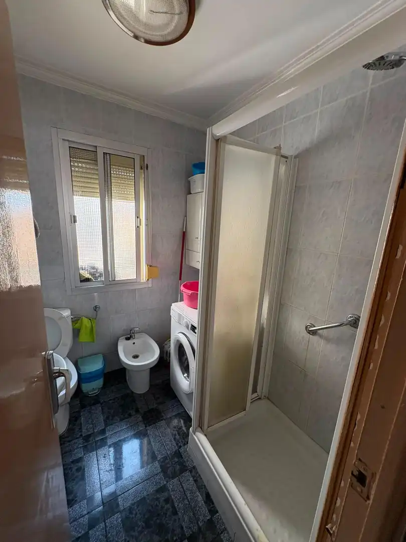 Bathroom of Flat for sale in Granada  with Balcony