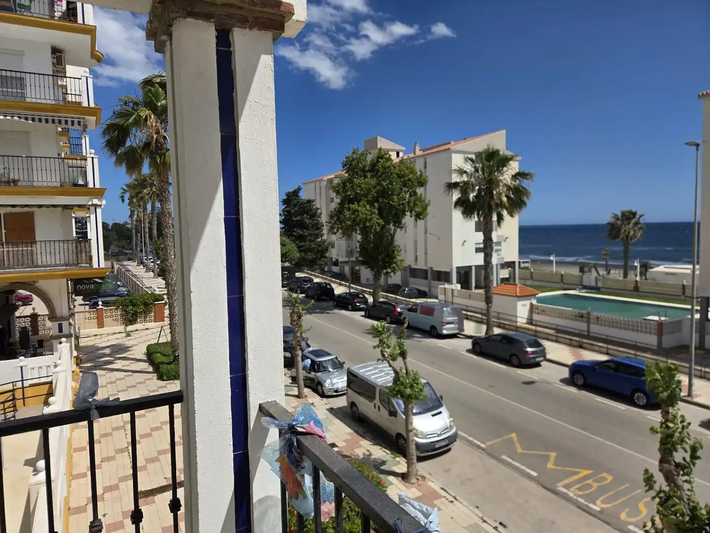 Vista exterior de Piso en venta en Rincón de la Victoria con Terraza y Piscina comunitaria
