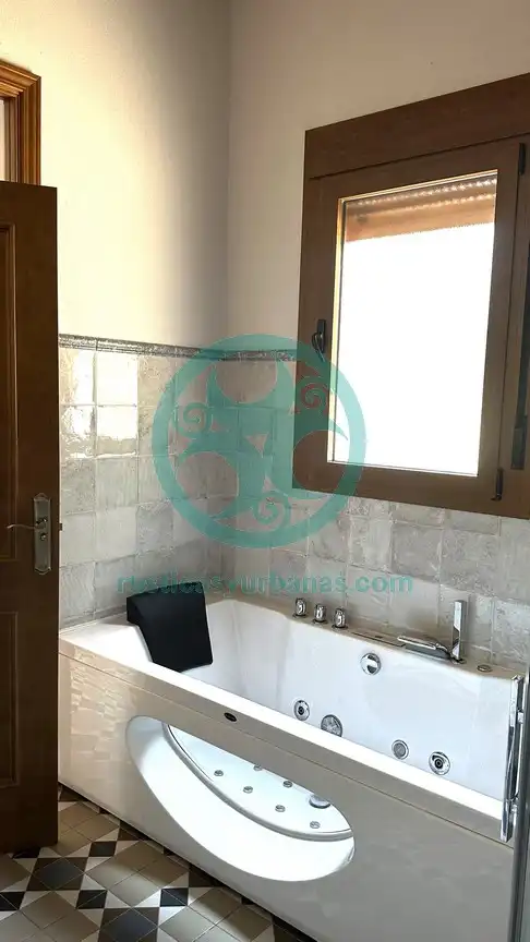 Badezimmer von Country house zur Miete in Cáceres mit Schwimmbad, Möbliert und Ofen