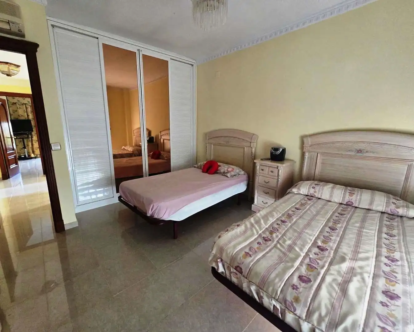 Dormitori de Casa o xalet en venda en Bormujos amb Aire condicionat i Piscina