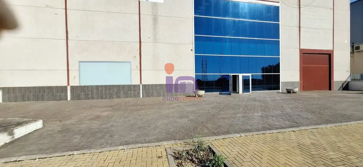 Außenansicht von Fabrikhallen zur Miete in Valdepeñas