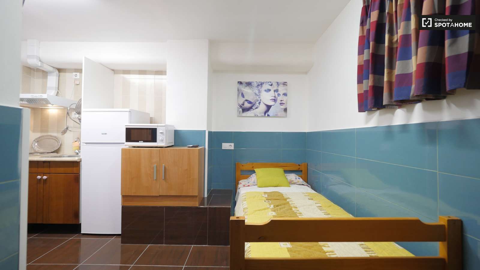 Bedroom of Study to share in L'Hospitalet de Llobregat  with Air Conditioner and Terrace
