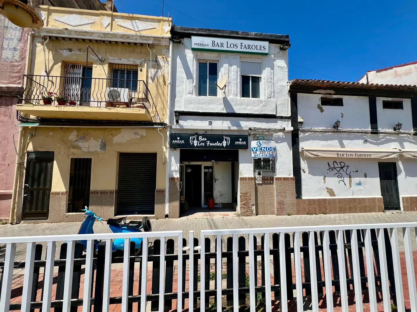 Vista exterior de Casa adosada en venta en Valencia con Terraza