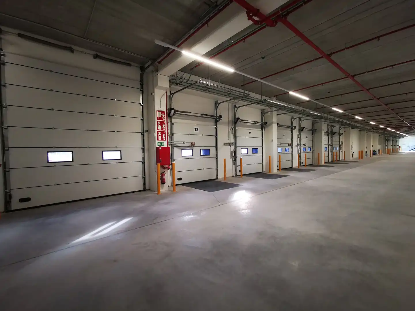 Industrial buildings for rent in Madrid  with Heating and Alarm