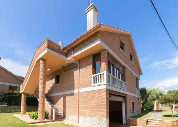 Vista exterior de Casa o xalet en venda en A Guarda   amb Calefacció, Jardí privat i Parquet