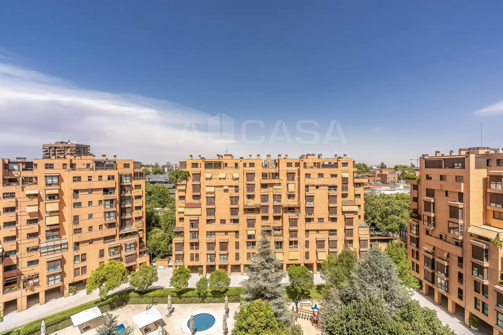 Vista exterior de Dúplex en venda en Ciudad Lineal