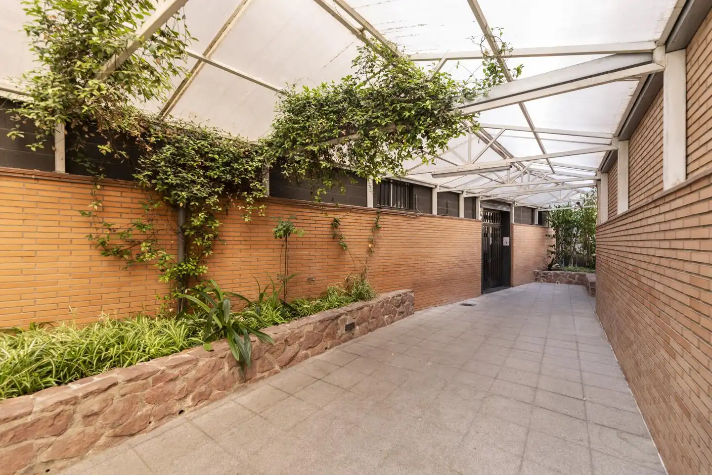 Terrasse von Fabrikhallen zur Miete in Madrid