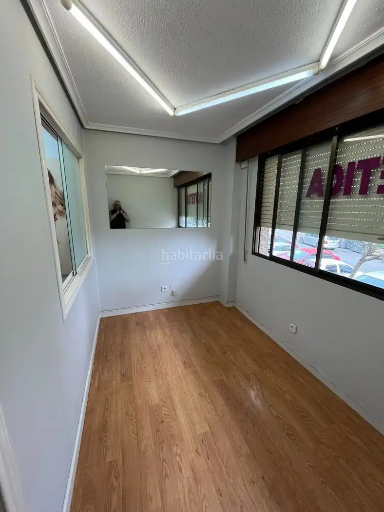 Local comercial de lloguer a Avenida Menéndez Pelayo 32A