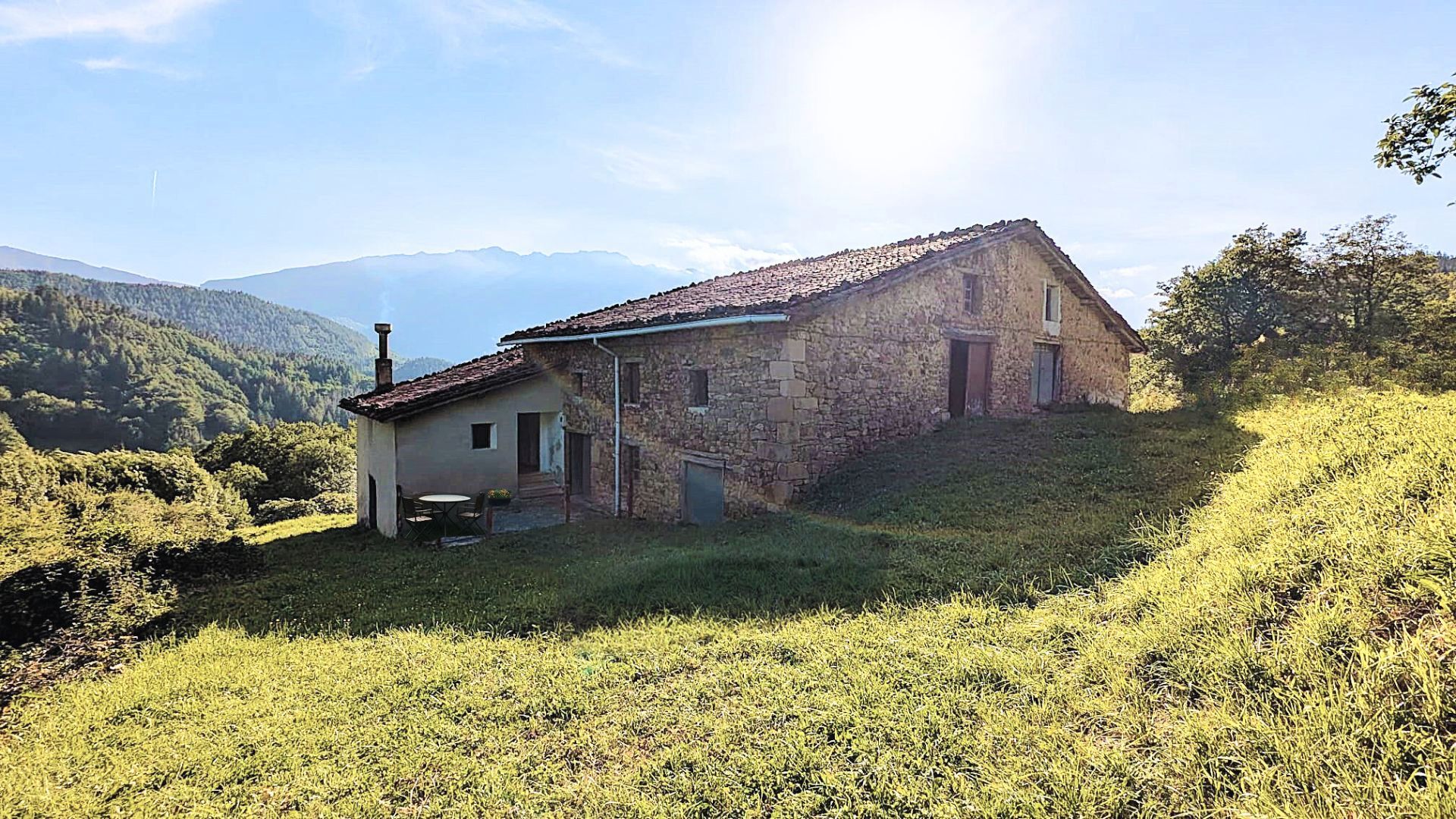 Vista exterior de Casa adosada en venda en Zegama amb Jardí privat i Moblat