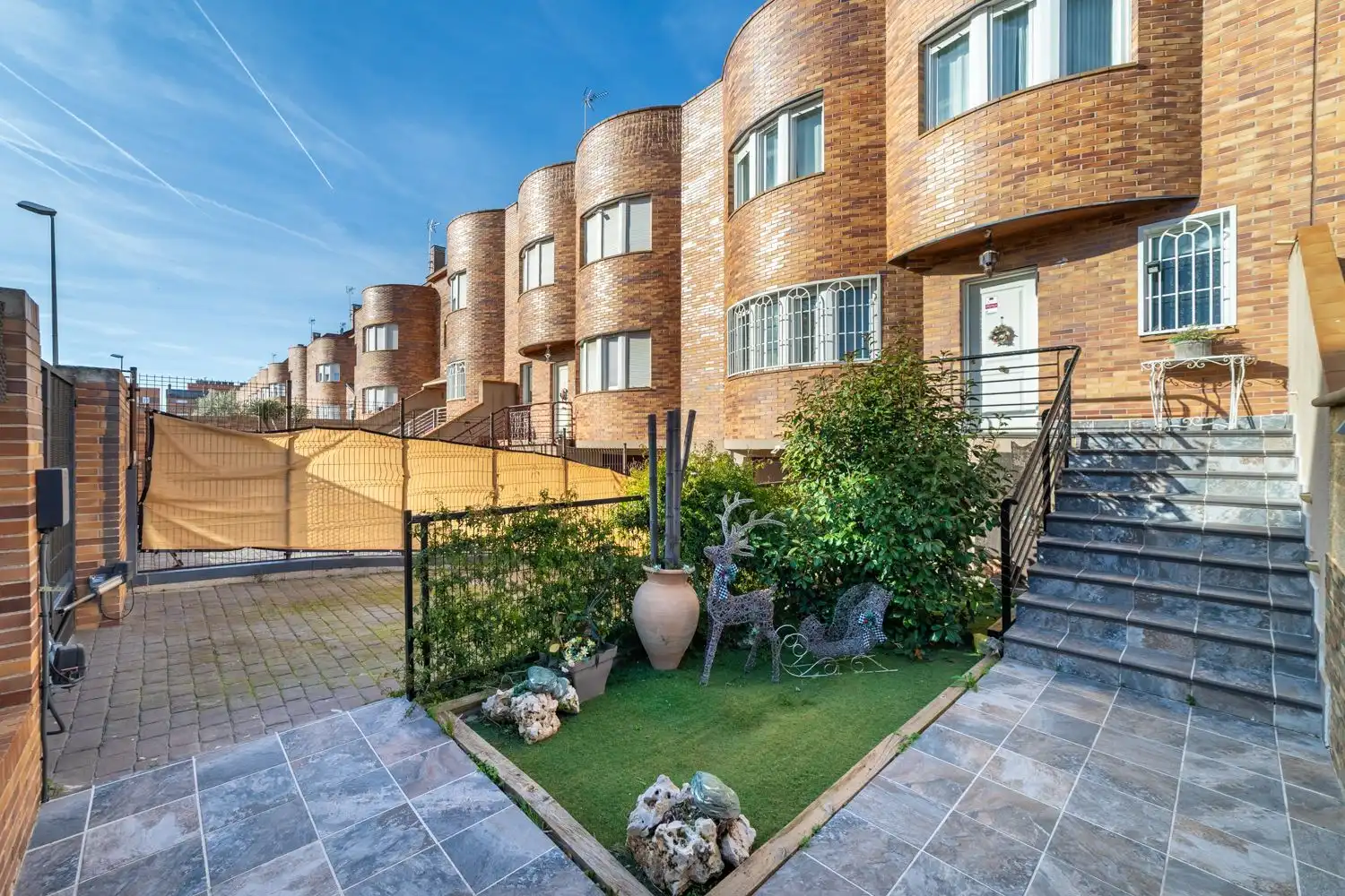 Vista exterior de Casa o xalet en venda en Valdemoro amb Aire condicionat, Calefacció i Jardí privat