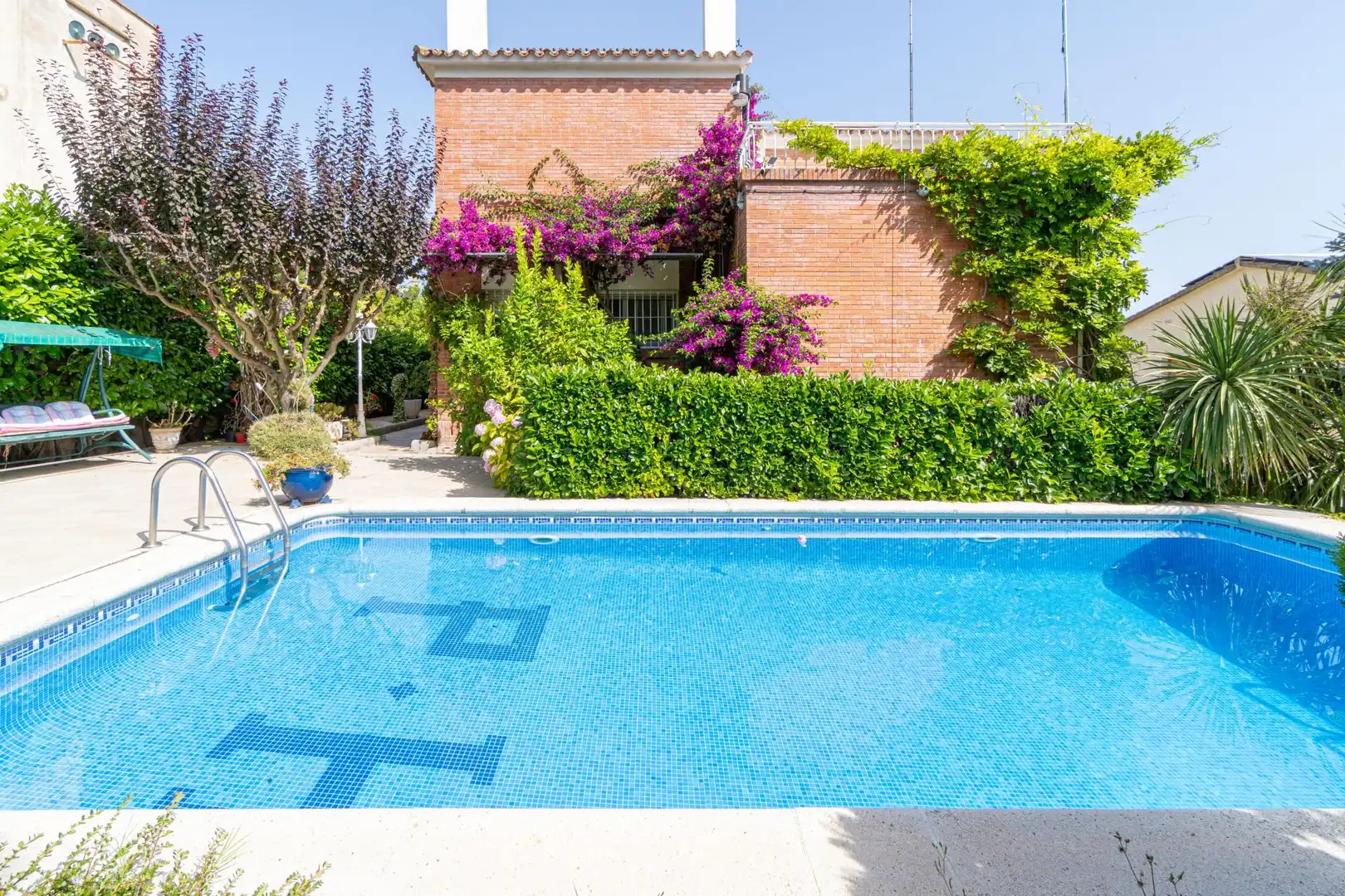 Piscina de Casa o chalet en venta en Figueres con Aire acondicionado, Calefacción y Jardín privado