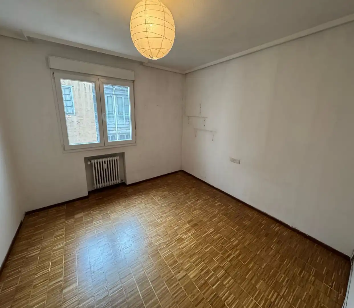 Habitación de Piso en venta en Gijón  con Calefacción y Parquet