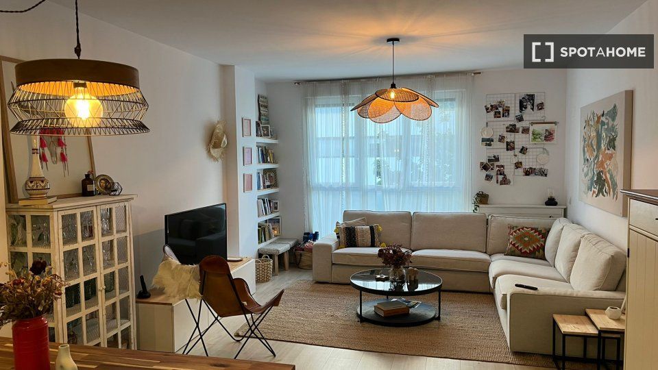 Living room of Flat to rent in  Madrid Capital  with Air Conditioner, Heating and Furnished
