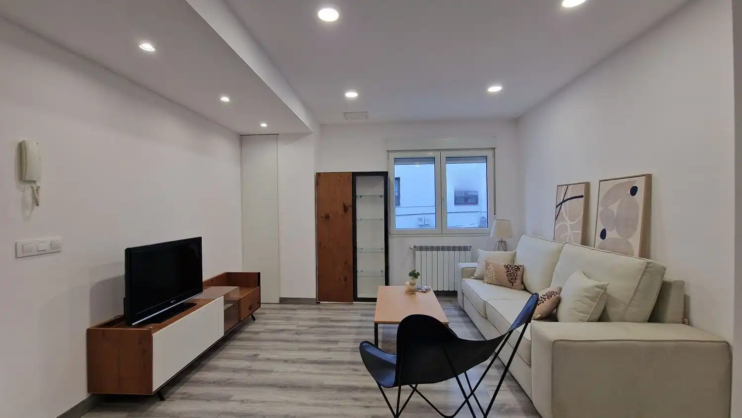 Sala d'estar de Pis en venda en Torrelavega  amb Calefacció i Moblat