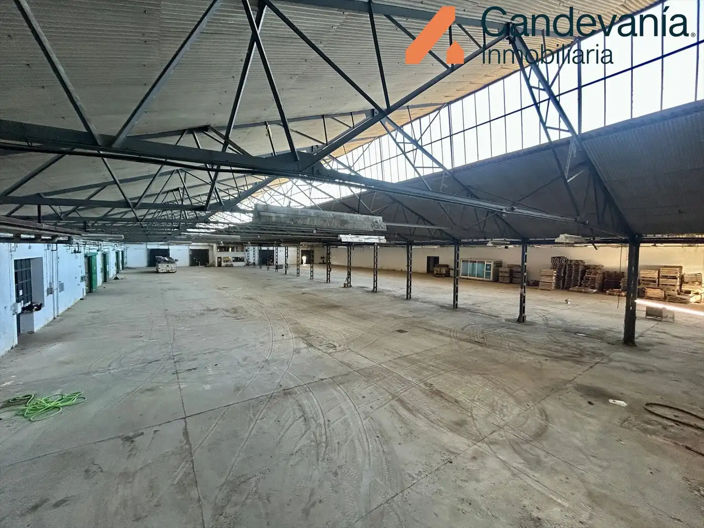 Vista exterior de Nave industrial en venta en Zuera