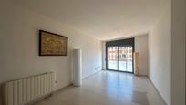 Living room of Flat for sale in Olot  with Air Conditioner, Heating and Oven