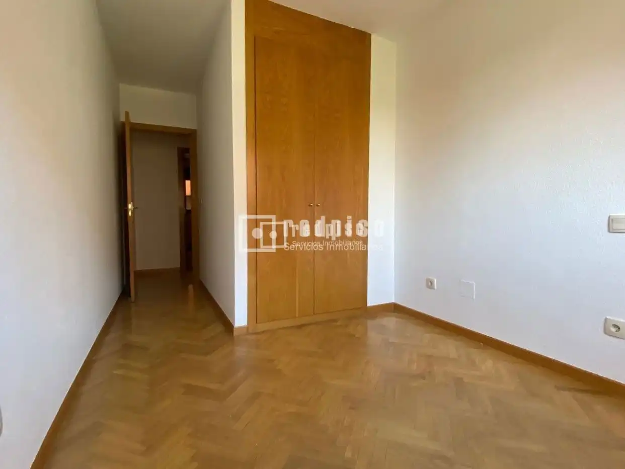 Habitación de Piso de alquiler en Madrid con Aire acondicionado, Calefacción y Jardín privado
