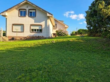 House with garden for sale in Cuchía