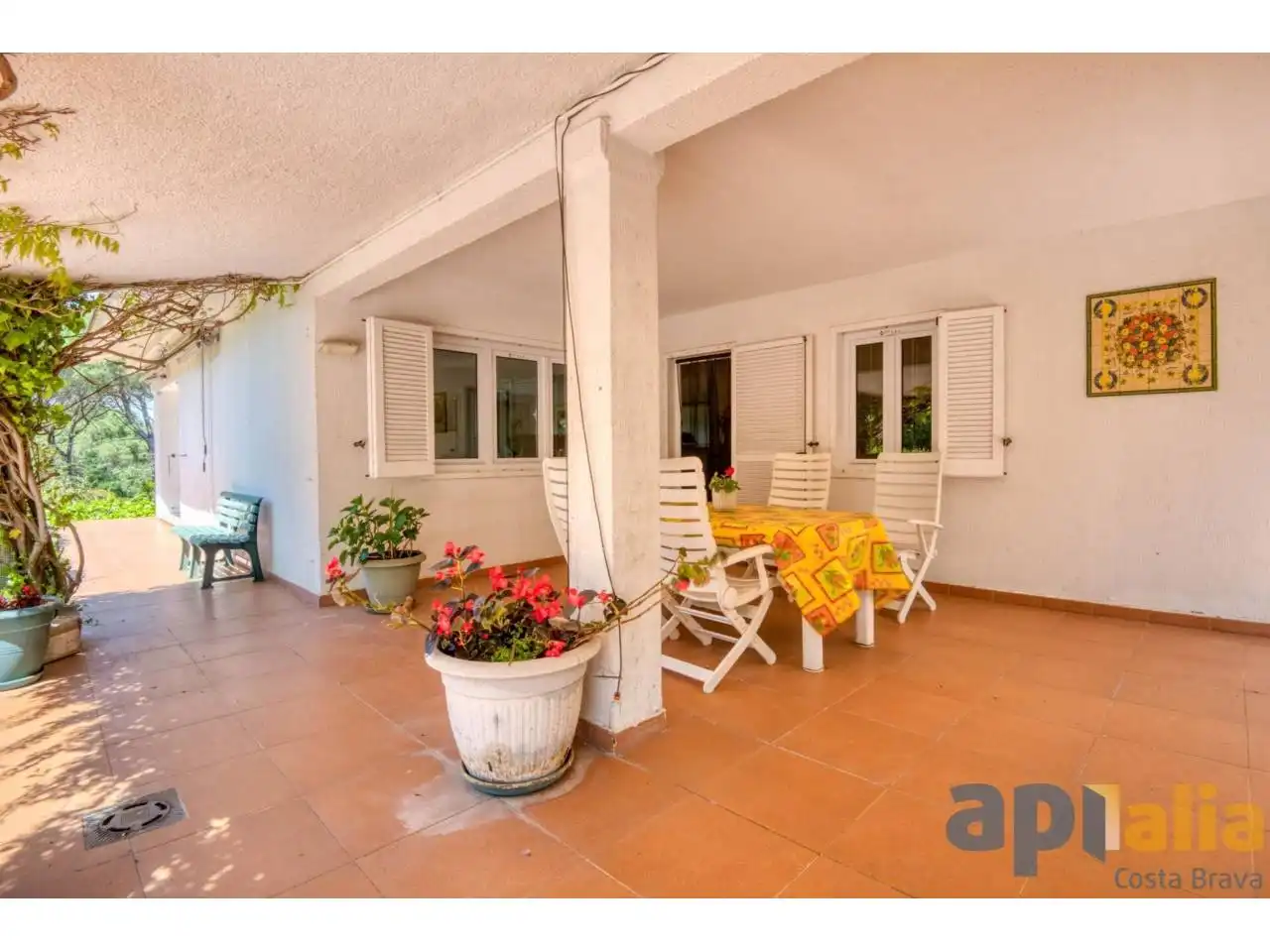 House with pool for sale in Avenida del Canigó, imagen 3