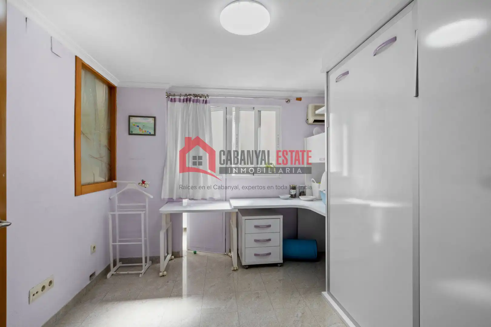 Dormitori de Apartament en venda en Valencia amb Aire condicionat i Balcó