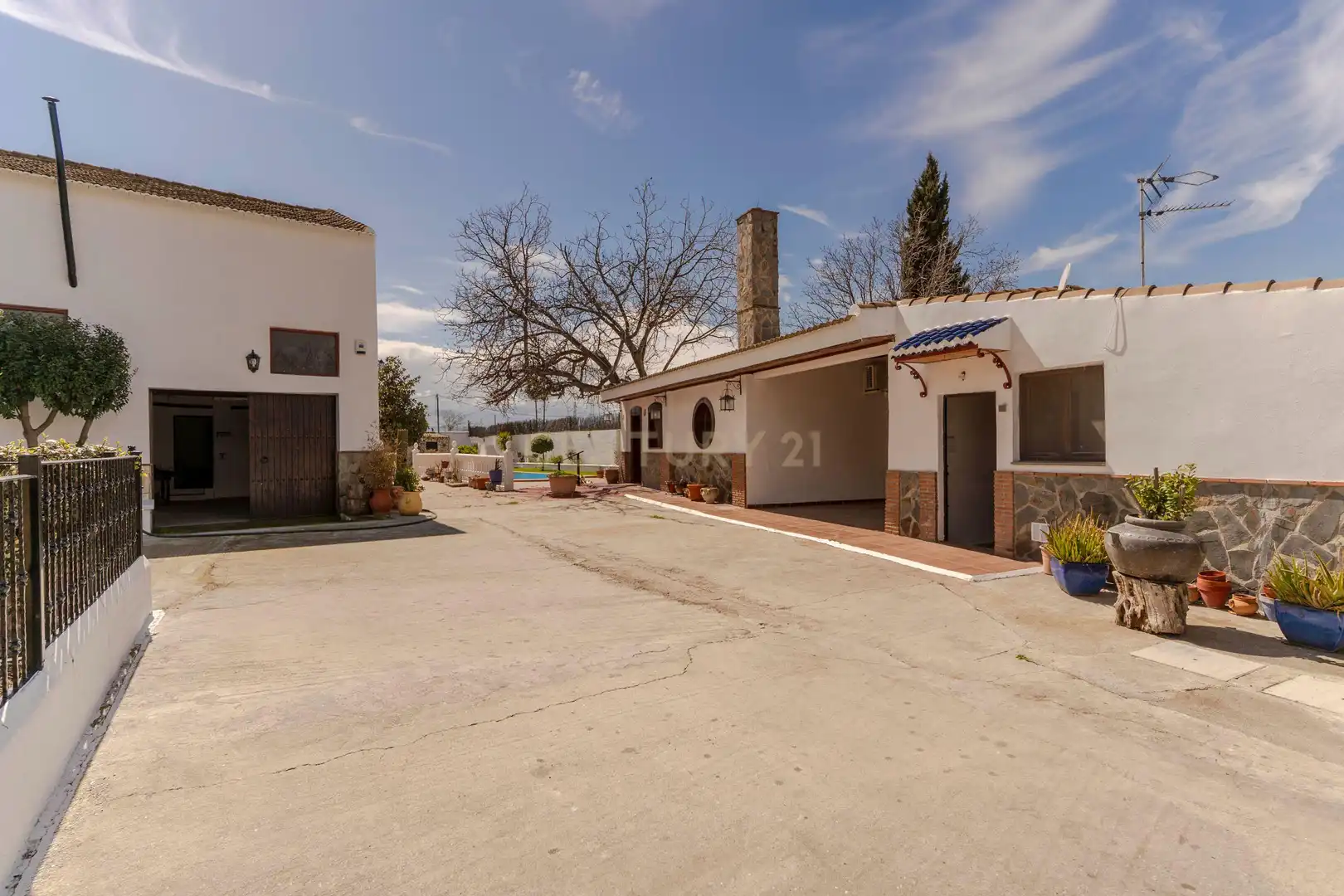 Vista exterior de Casa o xalet en venda en Granada amb Aire condicionat, Jardí privat i Traster