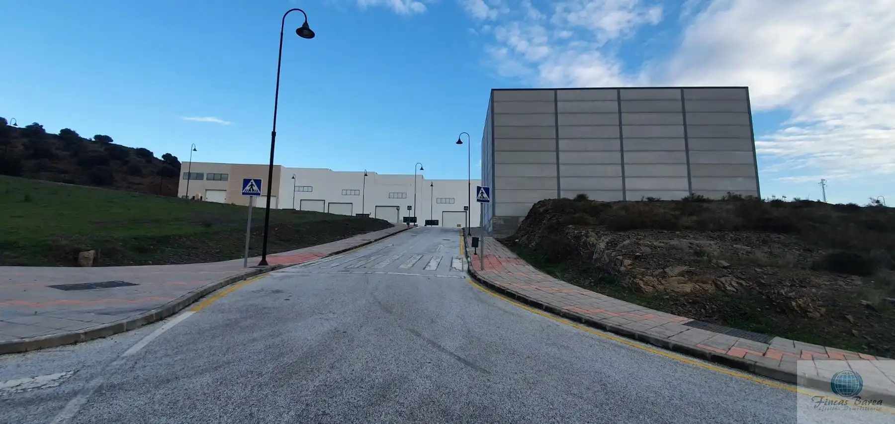 Außenansicht von Fabrikhallen zur Miete in Mijas
