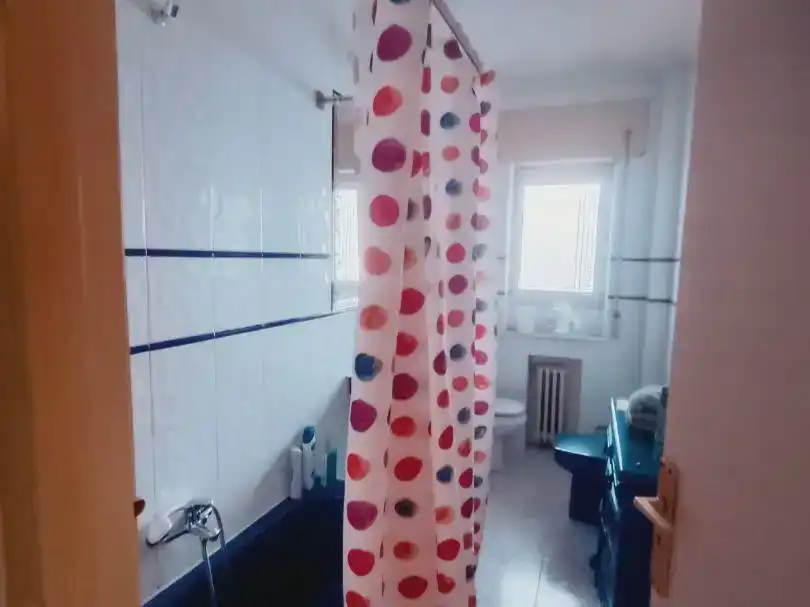 Baño de Piso para compartir en Chinchibarra - Capuchinos
