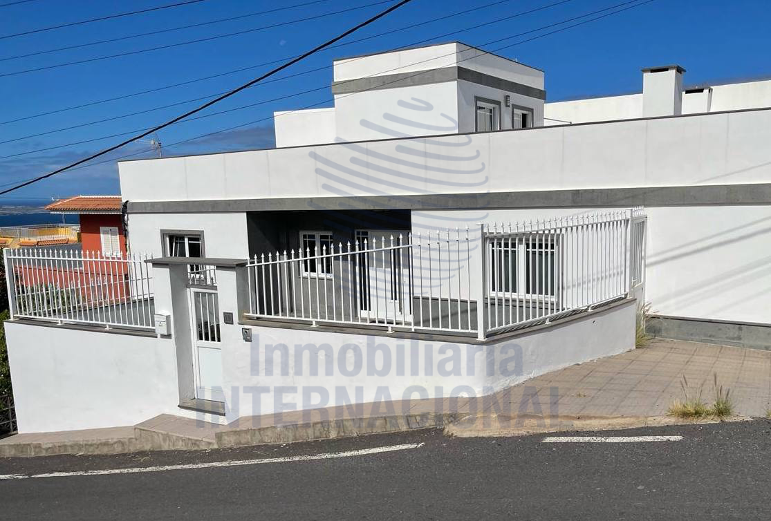 Vista exterior de Casa o xalet en venda en Icod de los Vinos amb Terrassa