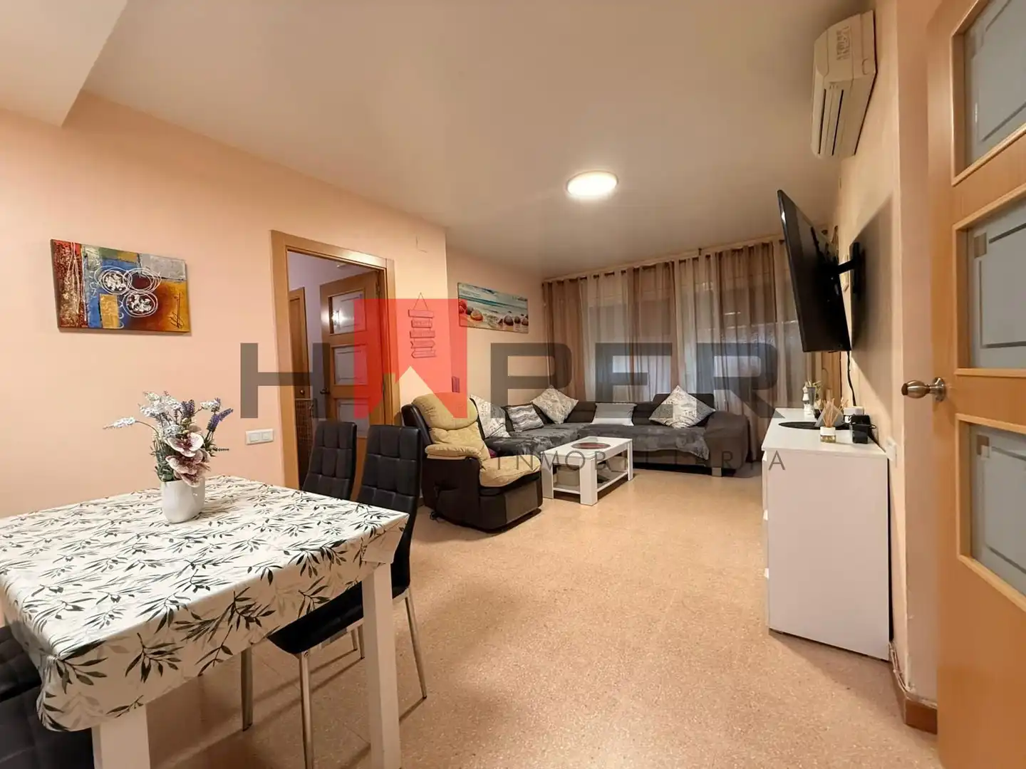 Sala d'estar de Pis en venda en El Prat de Llobregat amb Aire condicionat