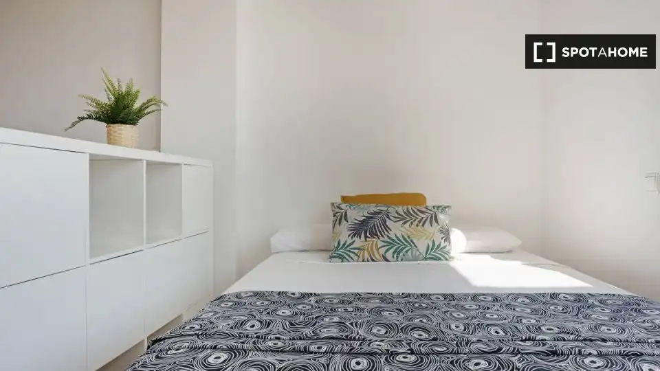 Bedroom of Flat for rent in Madrid  with Air Conditioner, Heating and Furnished