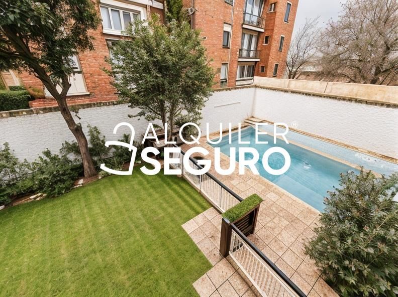 Garden of Flat to rent in  Madrid Capital  with Air Conditioner, Heating and Swimming Pool
