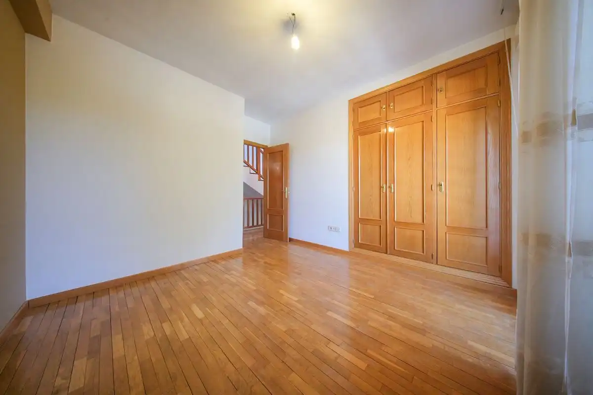 Casa adosada en venta en Pozuelo de Alarcón con Aire acondicionado, Calefacción y Jardín privado