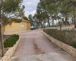 Vista exterior de Casa o xalet en venda en Elda amb Aire condicionat, Terrassa i Piscina