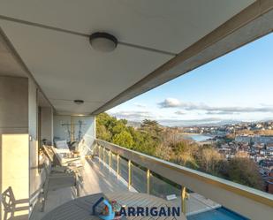 Terrassa de Pis de lloguer en Donostia - San Sebastián  amb Terrassa, Piscina i Balcó