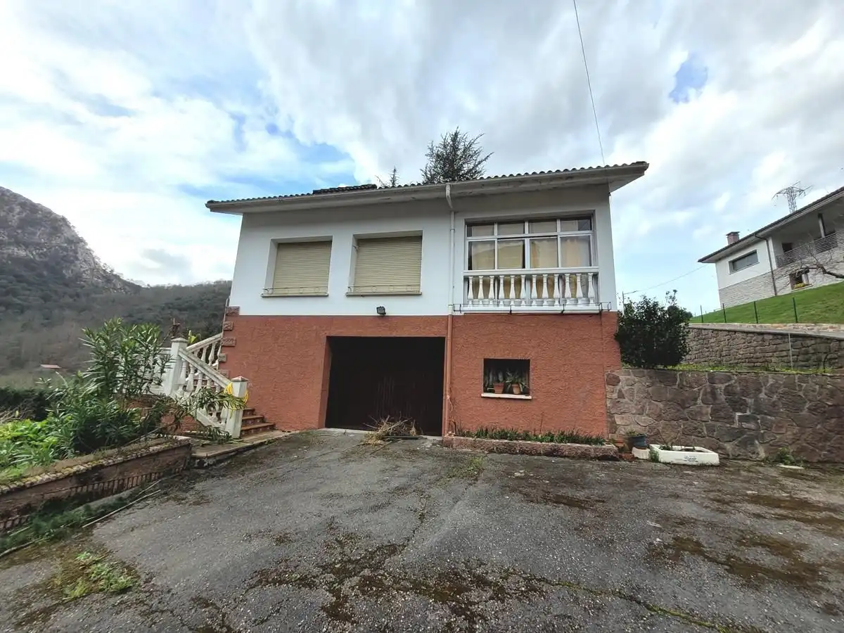 Casa amb jardí en venda a Cabrales, imagen 2
