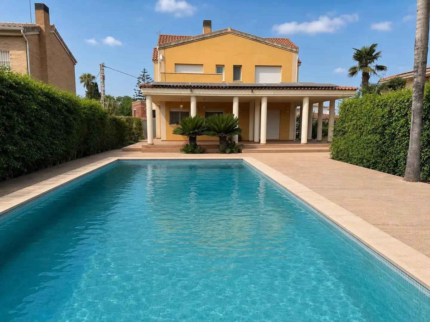 Detached house with pool for sale in Elche ciudad