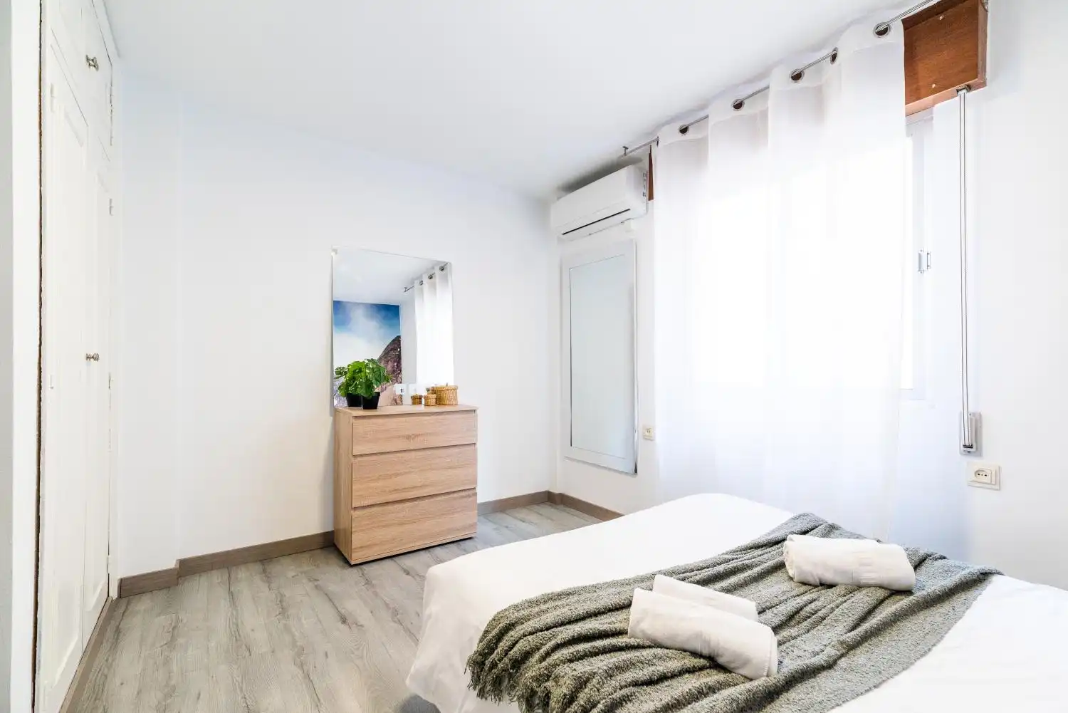 Bedroom of Flat for rent in Granada  with Air Conditioner, Heating and Furnished