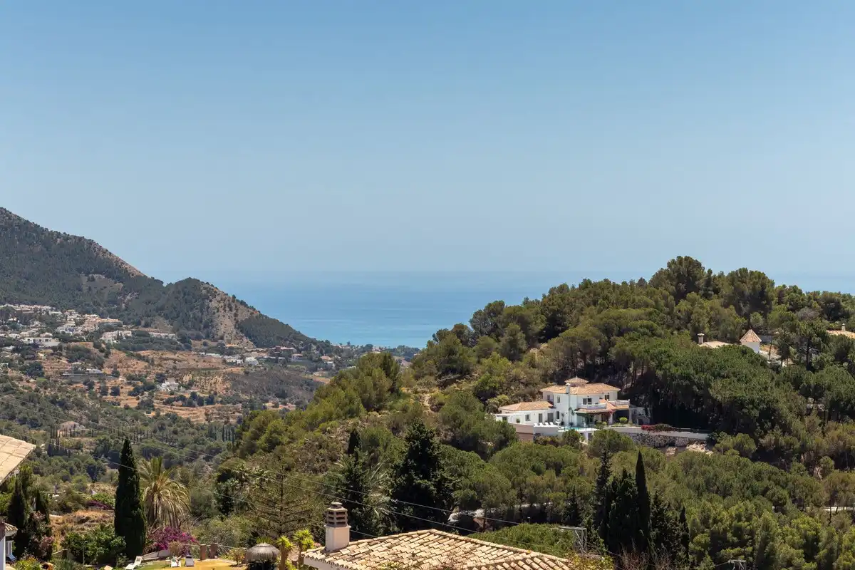 Vista exterior de Casa adosada en venda en Mijas amb Aire condicionat, Terrassa i Traster