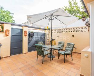 Terrassa de Casa o xalet en venda en  Madrid Capital amb Calefacció i Jardí privat