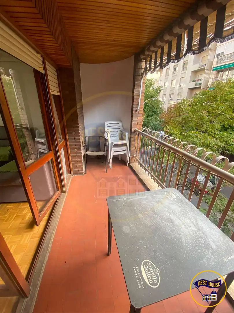 Balcony of Flat for share in Cuenca  with Air Conditioner, Heating and Parquet flooring