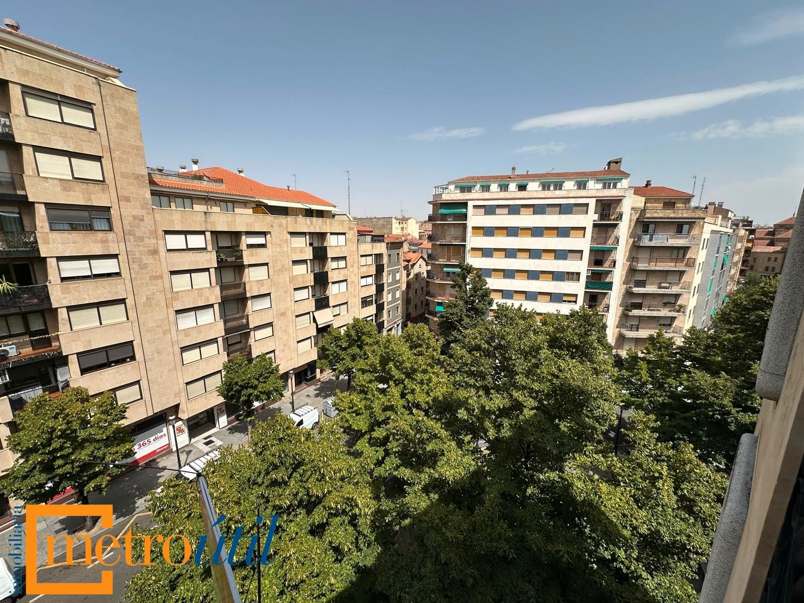 Vista exterior de Pis en venda en Salamanca Capital amb Calefacció, Parquet i Balcó