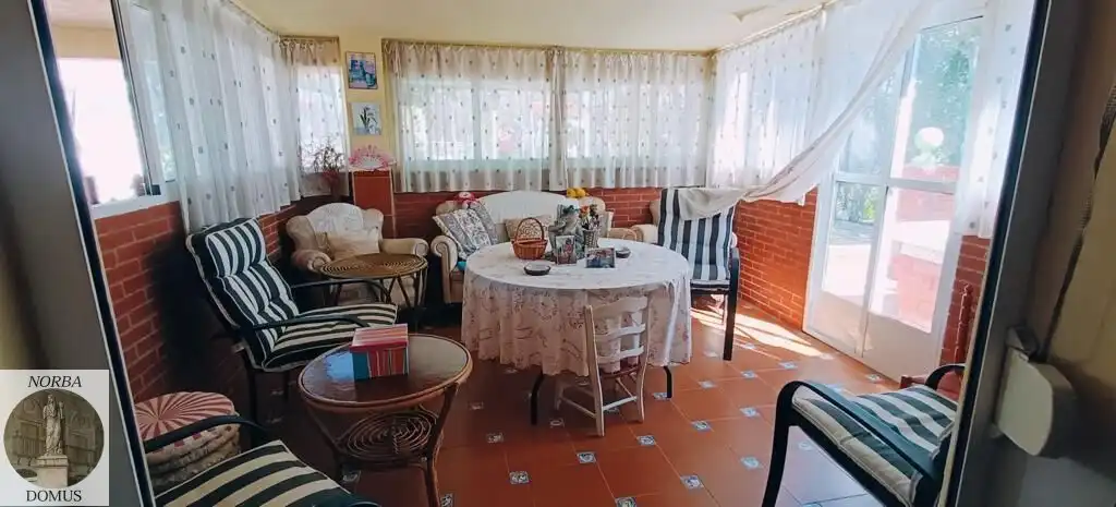 Menjador de Casa o xalet en venda en Cáceres amb Jardí privat, Terrassa i Traster