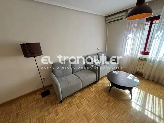 Sala de estar de Piso de alquiler en Parla con Aire acondicionado, Piscina y Amueblado